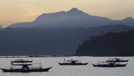 boats at dawn on palawan-10.jpg