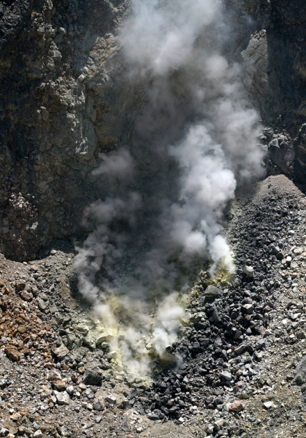 gunung gede fumaroles.jpg