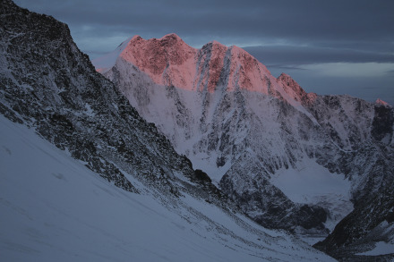 sunrise from approach to delone pass.jpg